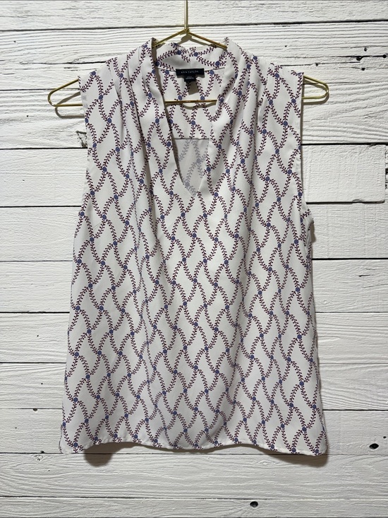 Ann Taylor Tops - Ann Taylor White Sleeveless Printed V-Neck Camisole